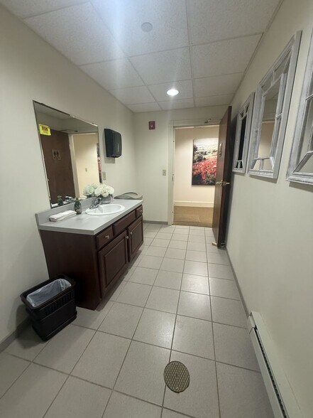 More Photos Of 155 Lafayette Rd, North Hampton Medical For Lease