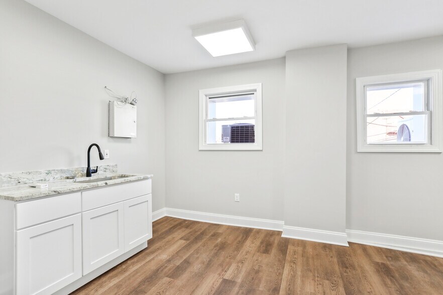 More Photos Of 127 E King St, Martinsburg Office For Lease