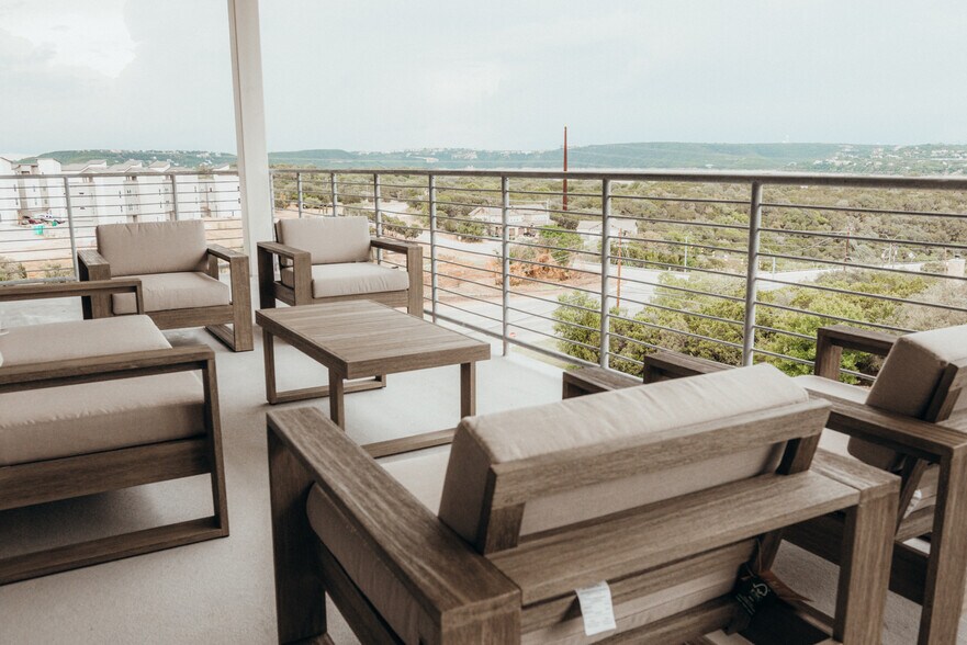More Photos Of 4229 N FM 620 Hwy, Austin Showroom For Sale