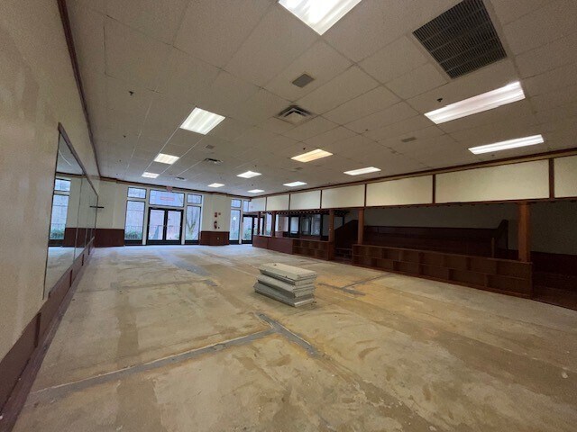 More Photos Of 657 E Main St, Mount Kisco Unknown For Lease