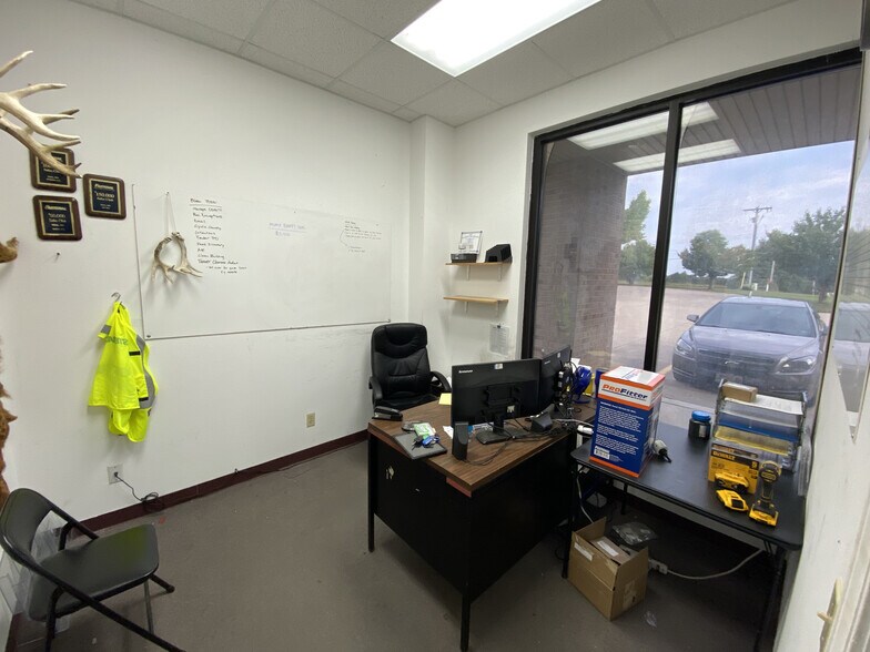 More Photos Of 380 E State Highway CC, Nixa Warehouse For Lease