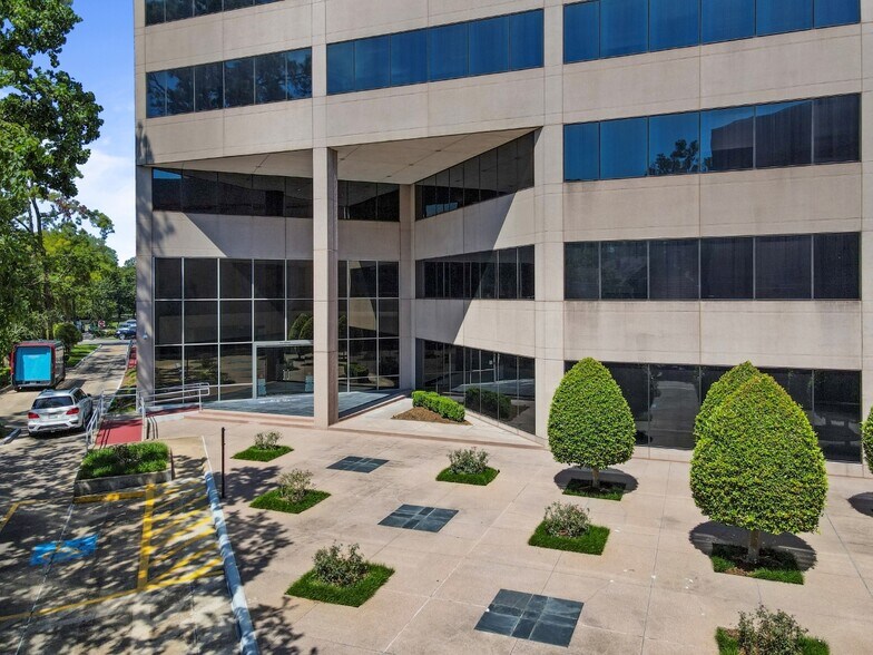 More Photos Of 675 Bering Dr, Houston Office For Lease