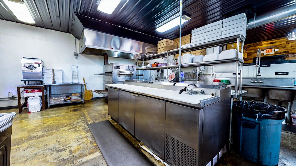 More Photos Of 1794 Harrington Memorial Rd, Mansfield Bar For Sale
