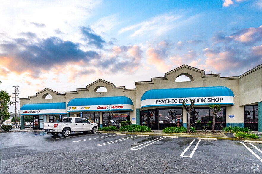 More Photos Of 3902 Pacific Coast Hwy, Torrance Unknown For Lease