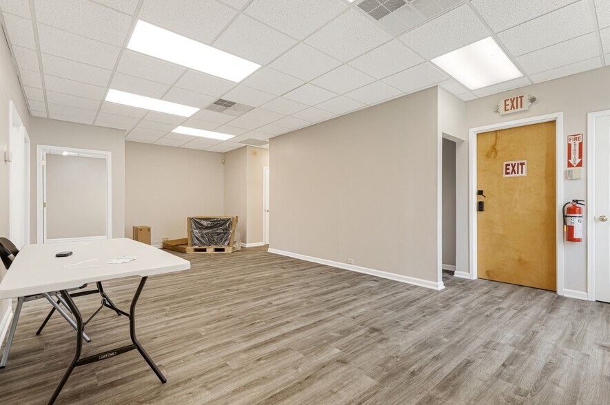 More Photos Of 821-824 Courtyard Dr, Hillsborough Office For Lease