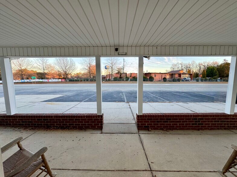 More Photos Of 7909-7911 NC Highway 68 N, Stokesdale Storefront Retail Office For Lease