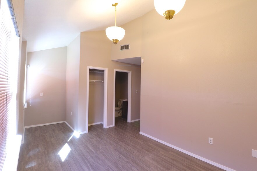 More Photos Of 2000 E Lohman Ave, Las Cruces Office For Lease