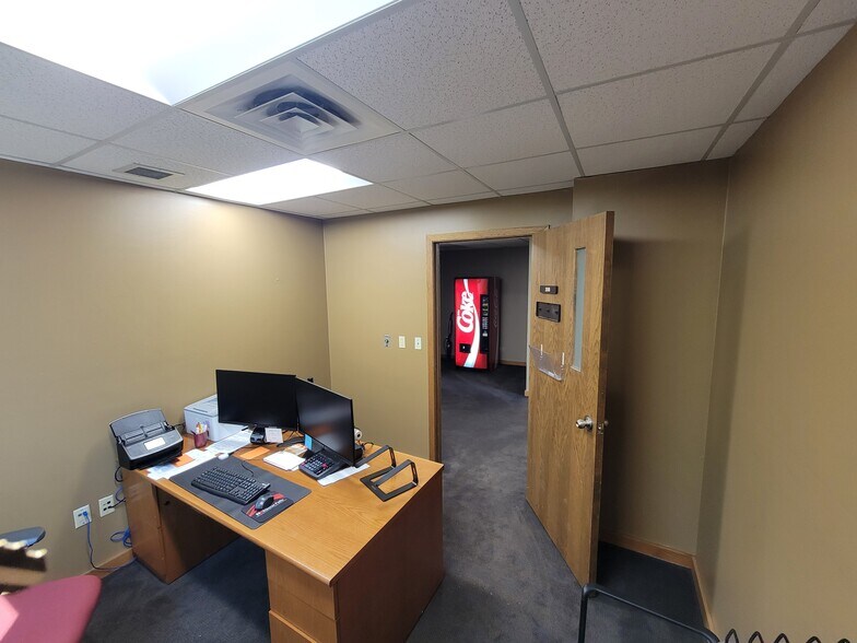 More Photos Of 2500 W 49th St, Sioux Falls Office For Lease