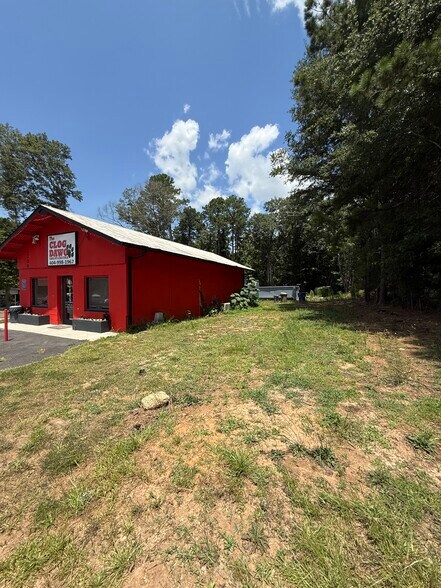 More Photos Of 3230 Oak St, Austell Freestanding For Sale