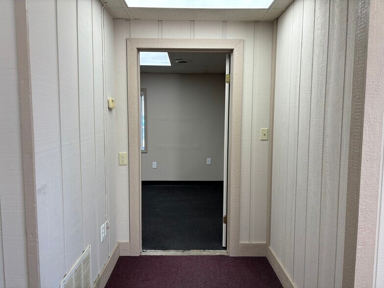 More Photos Of 1947 N Lapeer Rd, Lapeer Freestanding For Lease