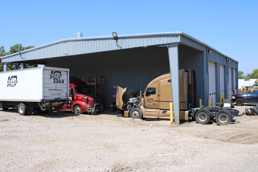More Photos Of 1936 W Commerce St, Dallas Industrial For Lease