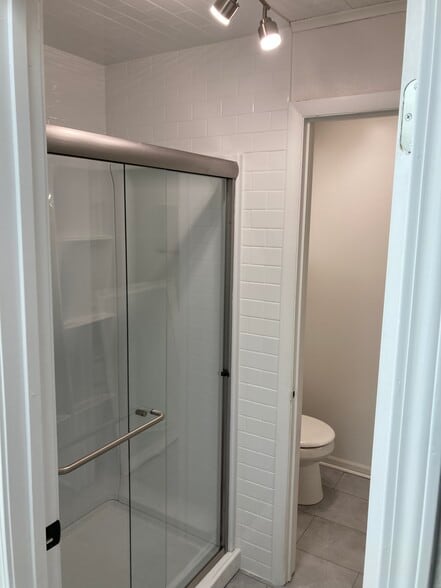 More Photos Of 220 W 80th Ter, Kansas City Storefront Retail Office For Sale