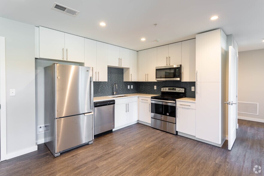 More Photos Of 490 Broadway St, Buffalo Apartments For Lease
