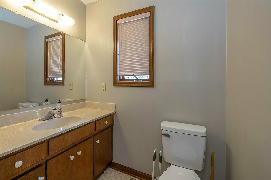 More Photos Of 714 College Dr, Anderson Apartments For Sale
