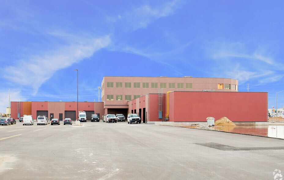 More Photos Of 222 Mapleview Dr, Barrie Office For Sale