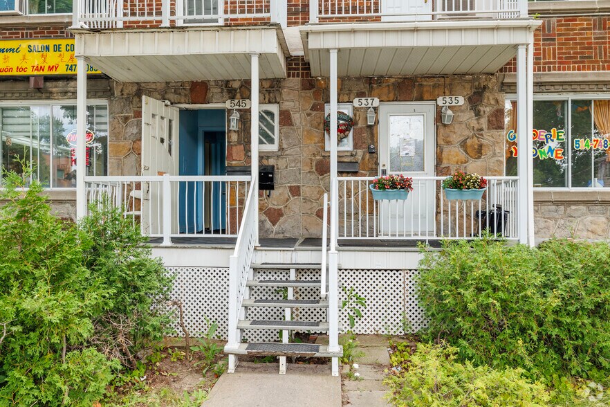 More Photos Of 547 Boul Décarie, Saint-Laurent Apartments For Sale