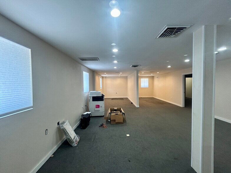 More Photos Of 2300 Grand Blvd, Holiday Light Distribution For Lease