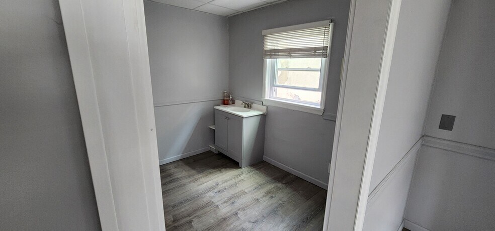 More Photos Of 68-72 Main St, Woodbridge Storefront Retail Residential For Lease