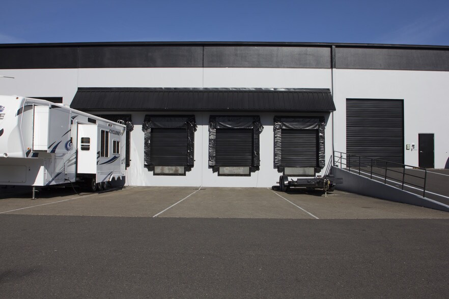 More Photos Of 3901 SE Naef Rd, Portland Manufacturing For Lease