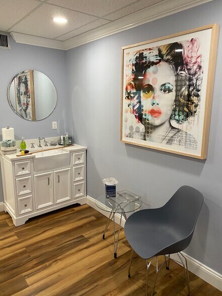 More Photos Of 1000 Tamiami Trl N, Naples Medical For Lease