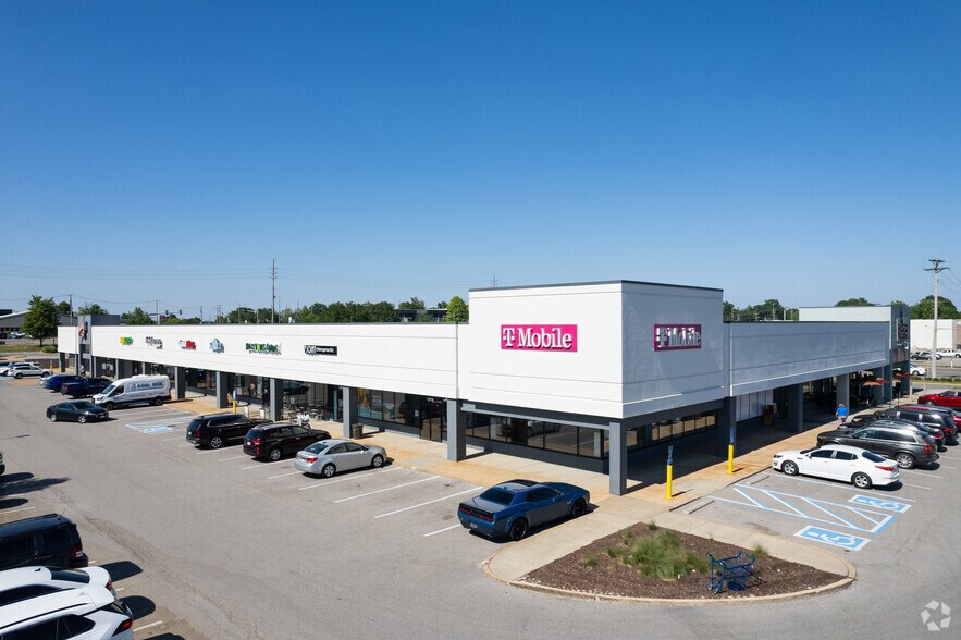 More Photos Of 10722-10760 Sunset Hills Plz, Saint Louis Storefront For Lease