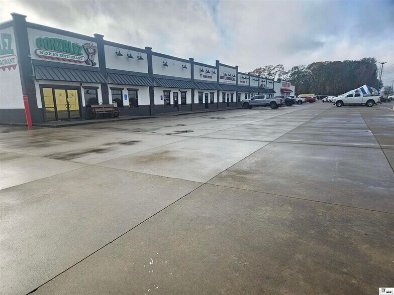 More Photos Of 8950 US-165, Sterlington Storefront For Sale