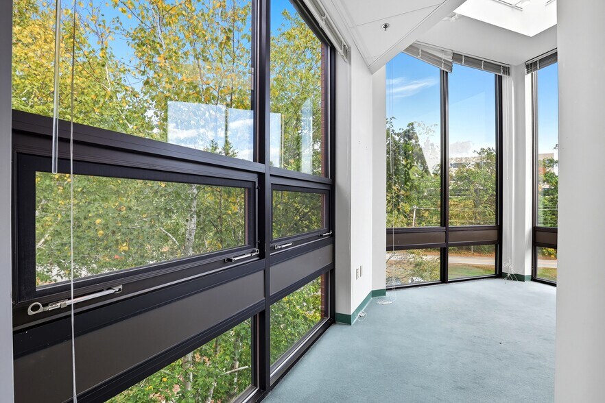 More Photos Of 25 Manchester St, Merrimack Loft Creative Space For Lease