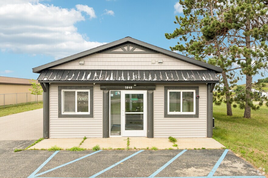 More Photos Of 1848 Dickerson Rd, Gaylord General Retail For Sale