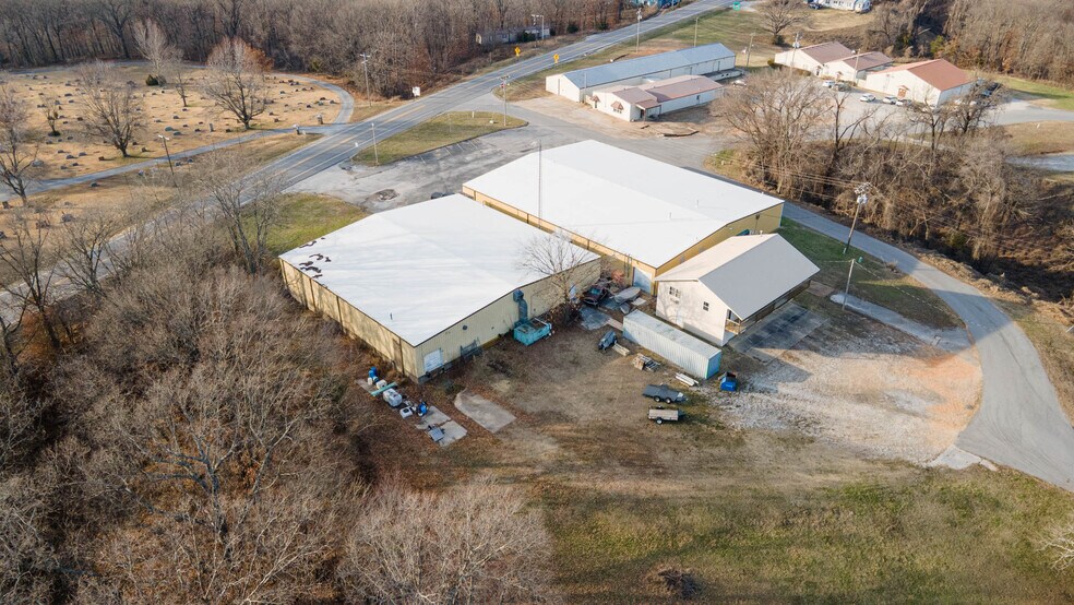 More Photos Of 1060 1st Ave NE, Gravette Industrial For Lease