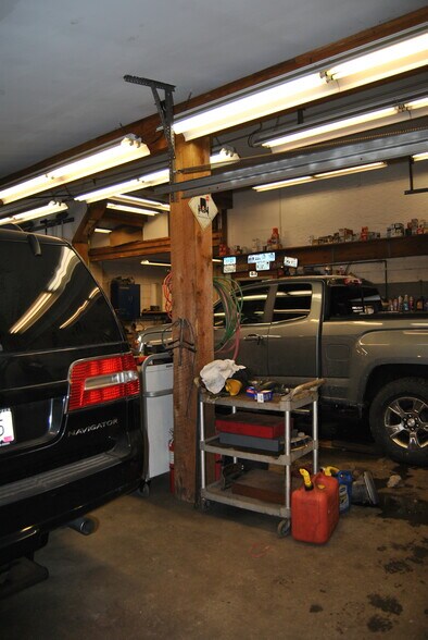 More Photos Of 86 Holland Rd, Brimfield Auto Repair For Sale