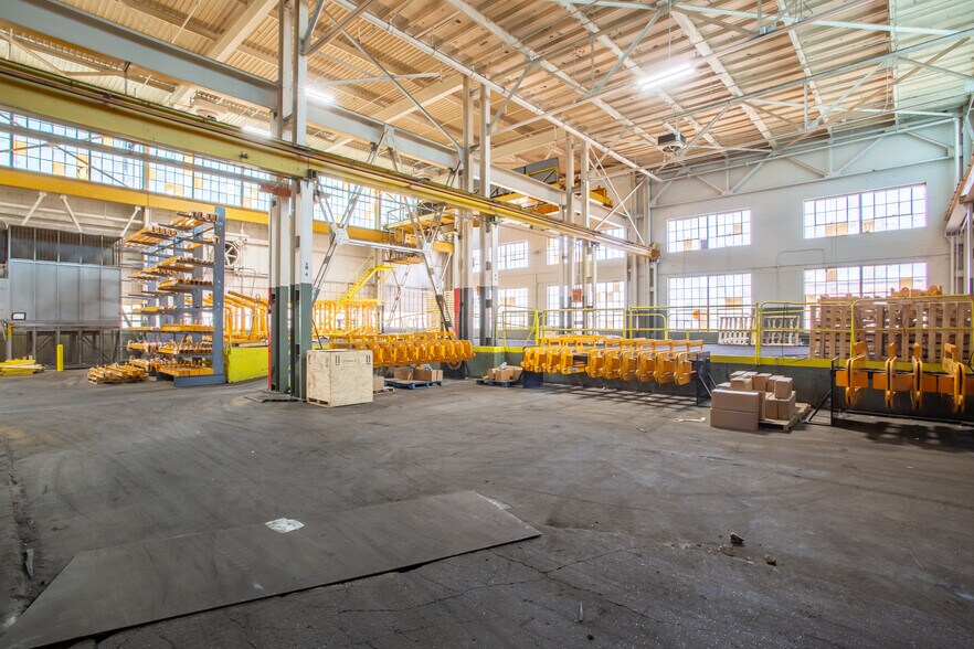 More Photos Of 2136 12th St, Rockford Industrial For Sale