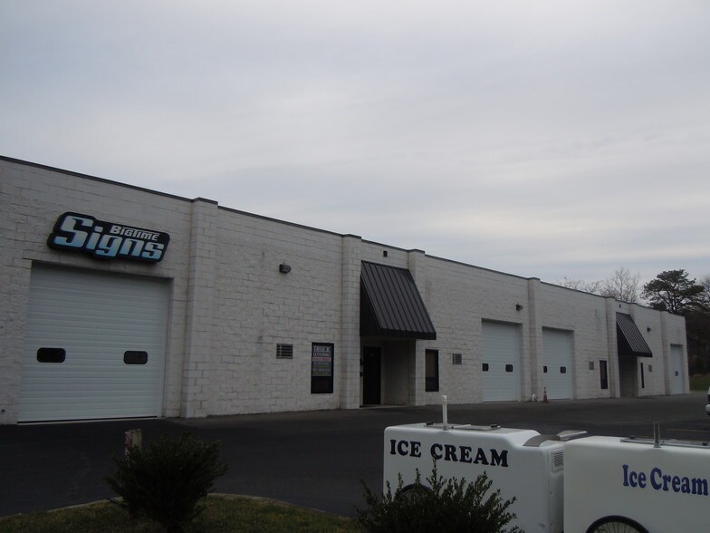 More Photos Of 1600 N Ocean Ave, Holtsville Warehouse For Lease