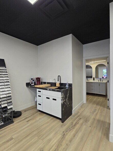 More Photos Of 9003 Technology Ln, Fishers Office Residential For Lease