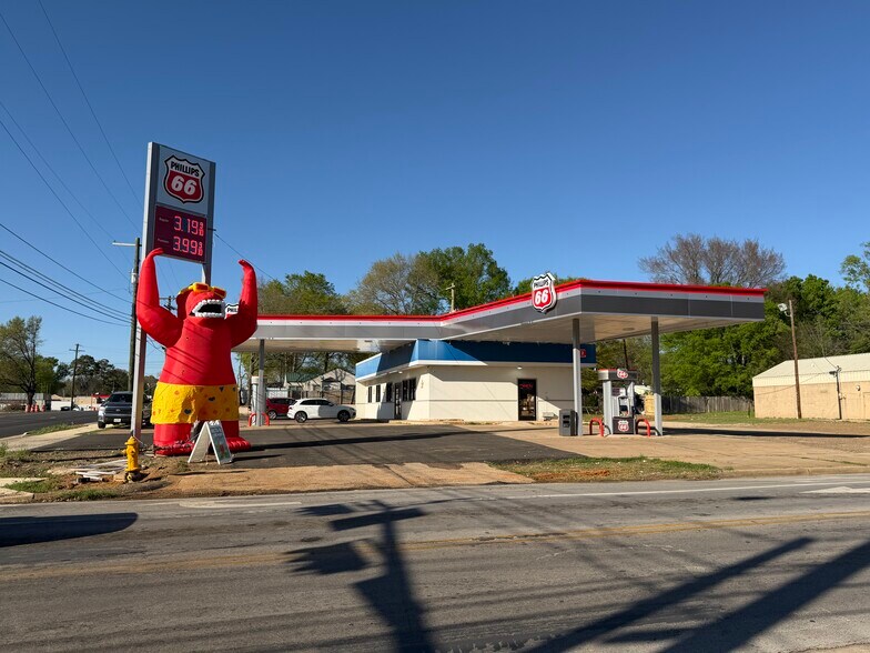 More Photos Of 1708 S Mobberly Ave, Longview Service Station For Sale