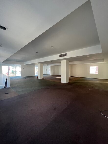 More Photos Of 853-857 N La Cienega Blvd, West Hollywood Restaurant For Lease