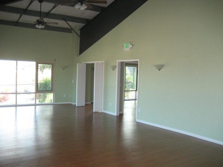 More Photos Of 73-4080 Hulikoa Dr, Kailua Kona Warehouse For Lease