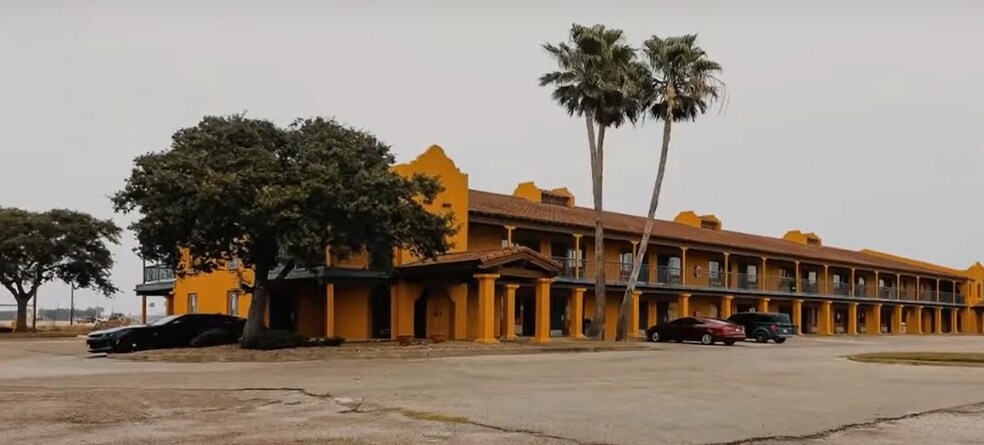 More Photos Of 3334 S US Highway 77 Byp, Kingsville Hotel For Sale