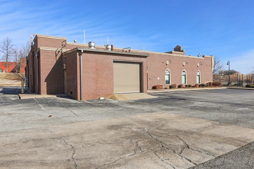 More Photos Of 333 W Albany St, Broken Arrow Restaurant For Sale