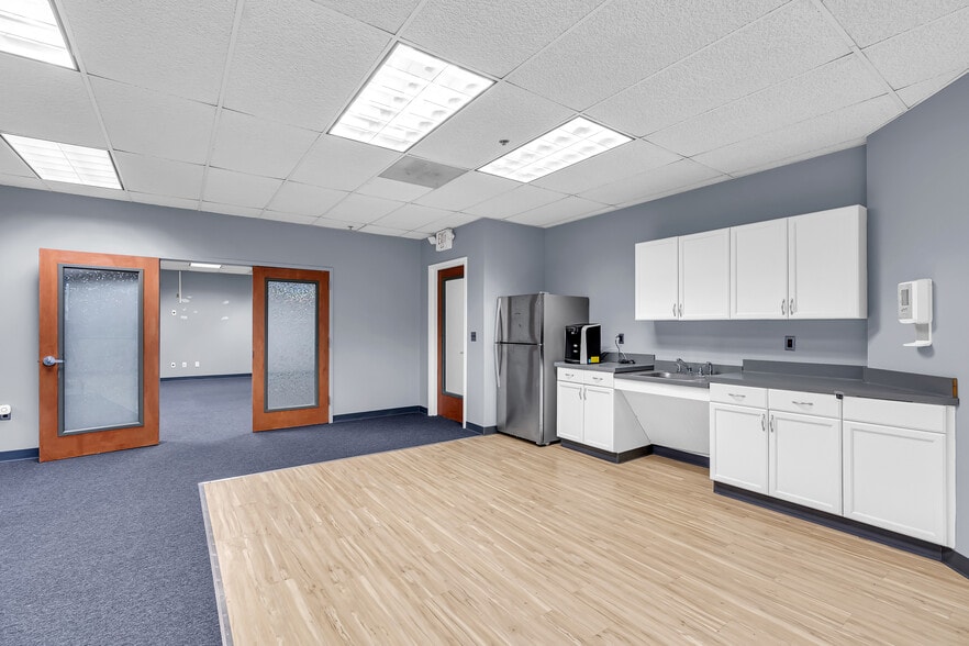 More Photos Of 1433 Hooper Ave, Toms River Office For Lease