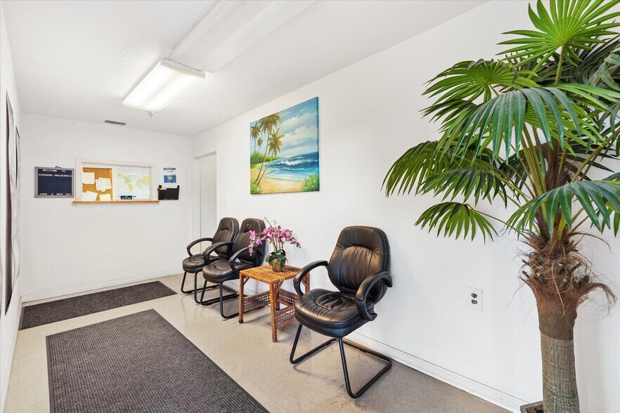 More Photos Of 1103 Thomas Ave, Leesburg Warehouse For Lease