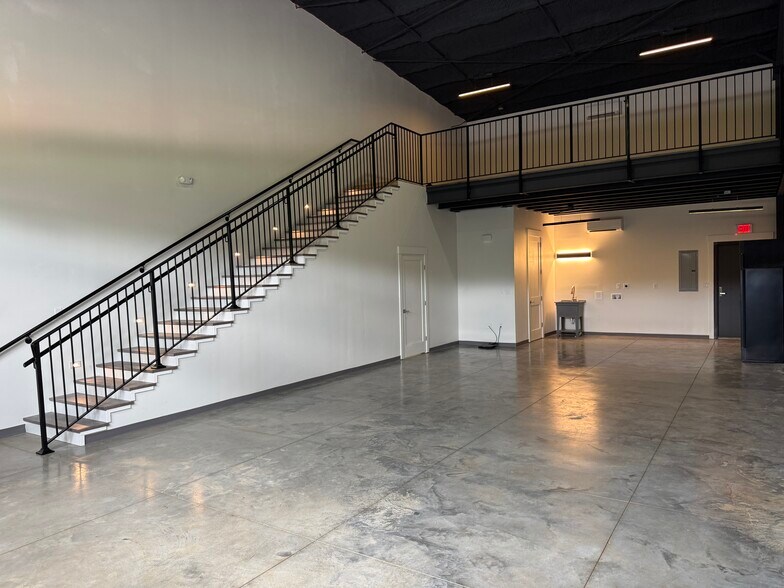 More Photos Of 6404 Rambler Dr, Pensacola Light Distribution For Sale