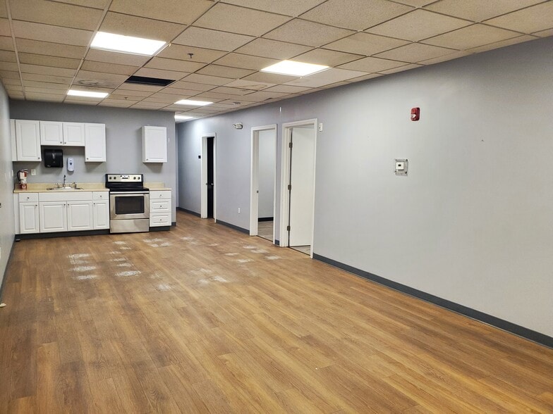 More Photos Of 336 Weir St, Taunton Warehouse For Lease