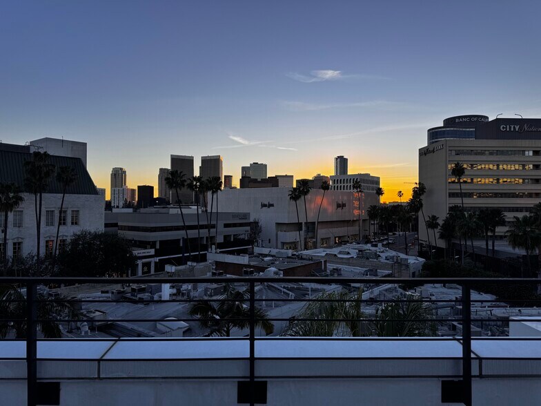 More Photos Of 9632-9648 Brighton Way, Beverly Hills Restaurant For Lease