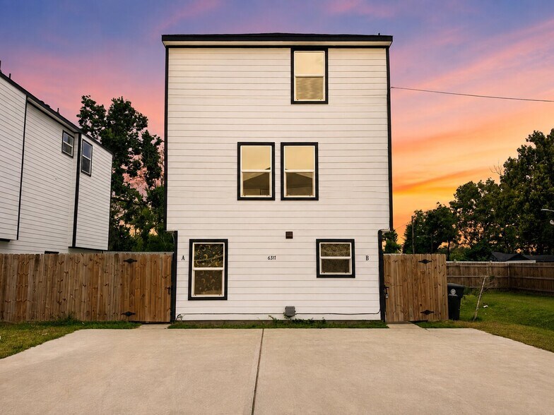More Photos Of , Houston Multifamily For Sale
