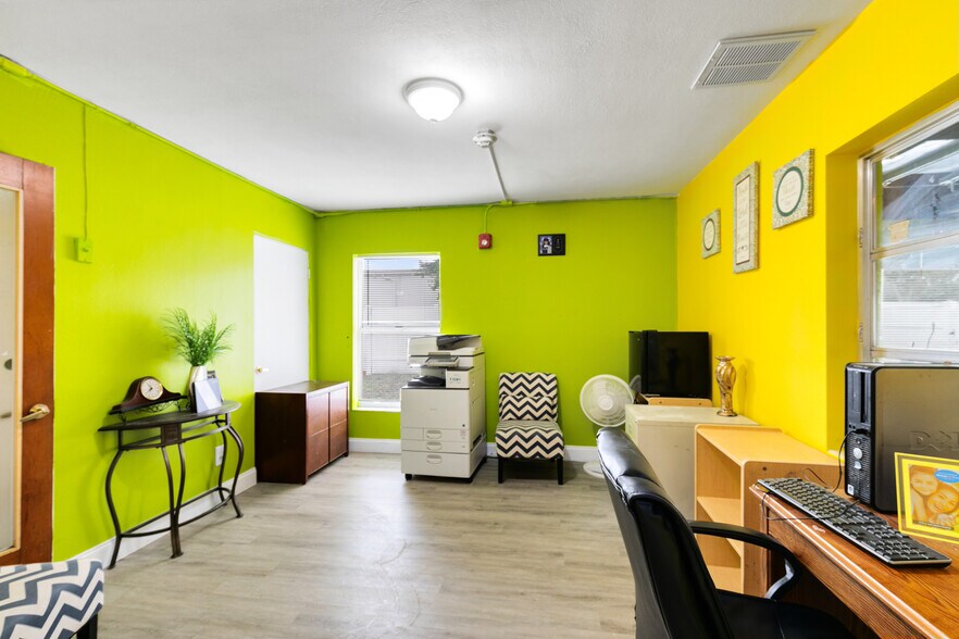 More Photos Of 4607 N Pine Hills Rd, Orlando Office Residential For Sale