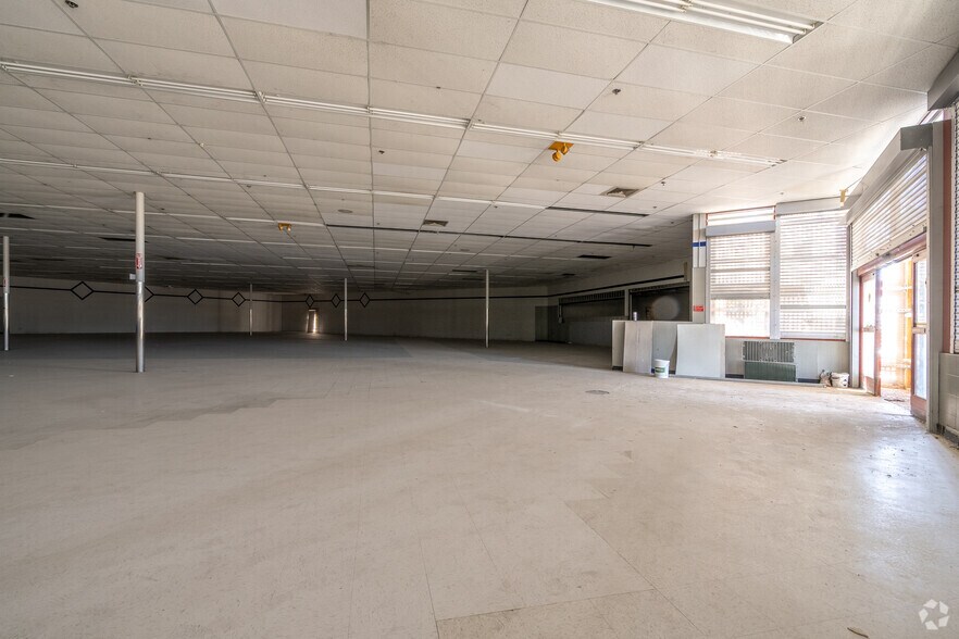 More Photos Of 890 E Hobsonway, Blythe Drugstore For Sale