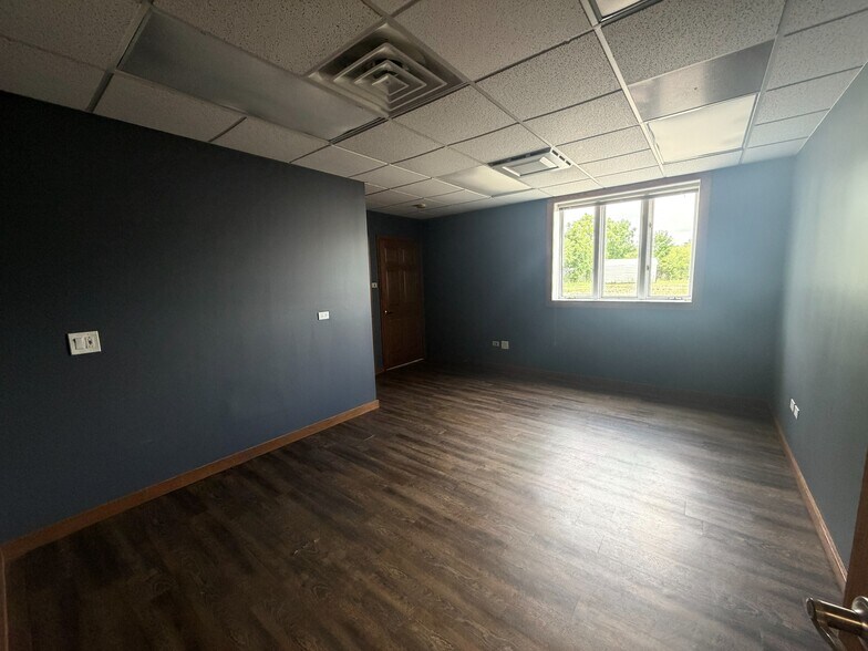 More Photos Of 72 East St, Crystal Lake Light Manufacturing For Lease