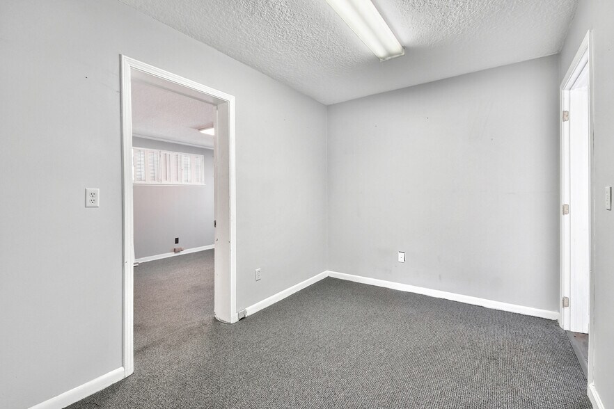 More Photos Of 2968 Rainbow Rd, Jacksonville Medical For Lease