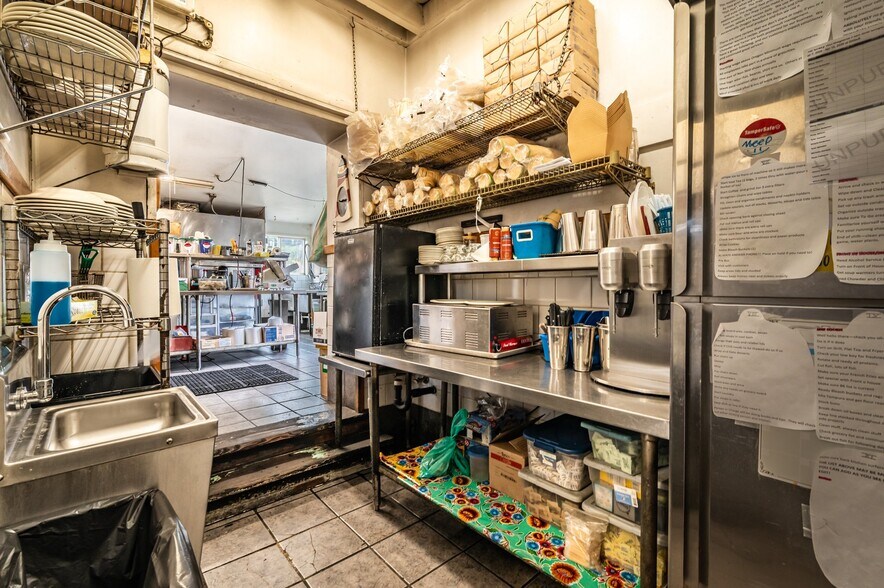 More Photos Of 259 6th St, Port Orford Restaurant For Sale
