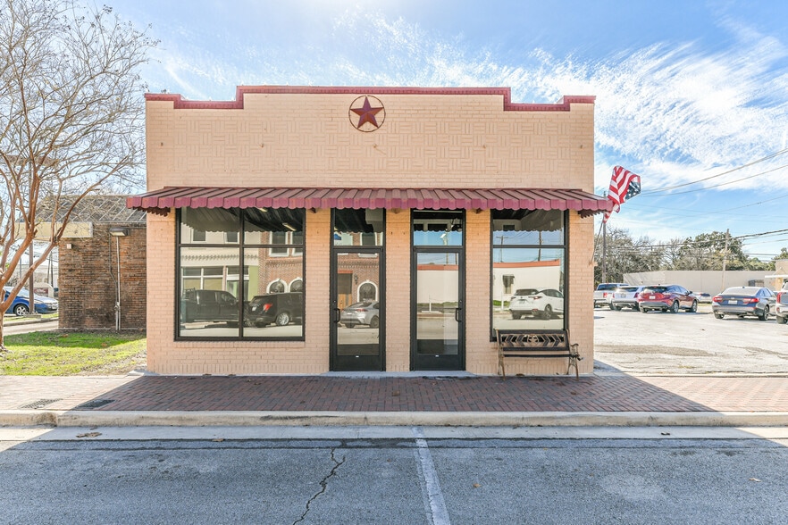More Photos Of 121 W Sealy St, Alvin Freestanding For Sale
